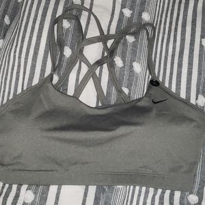 Nwt nike sports bra